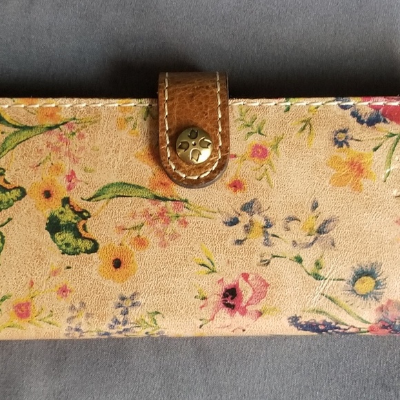 Patricia Nash Handbags - Gorgeous Patrica Nash card holder